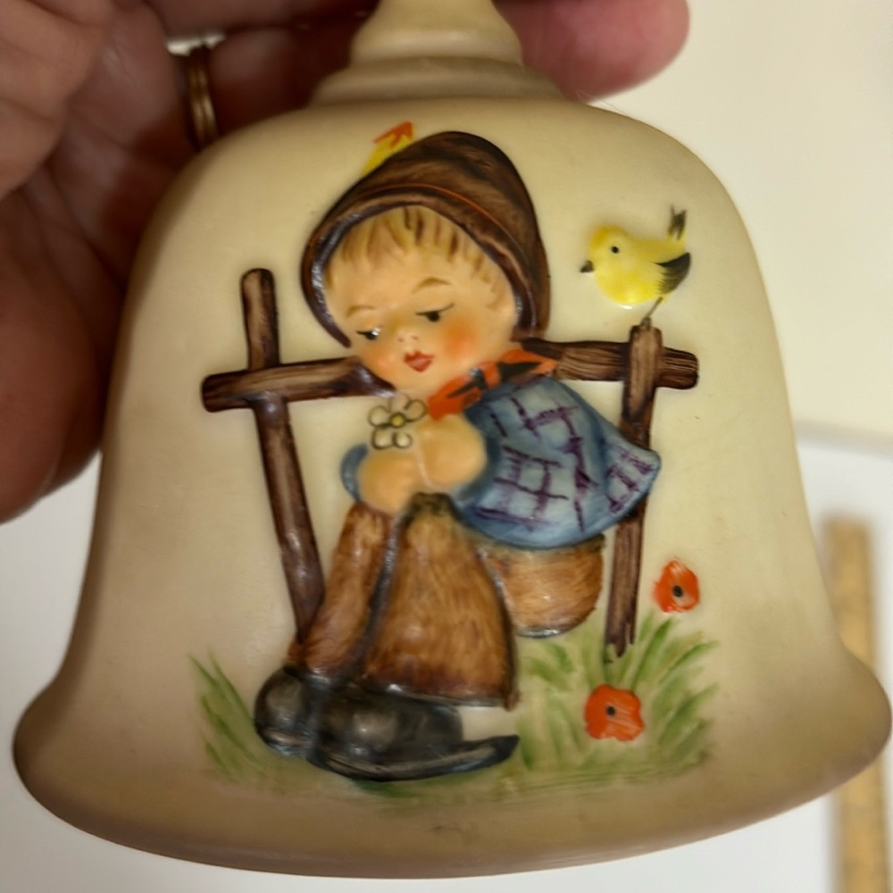 Vintage Hummel Goebel HUM704 5th Edition Annual Bell 1982 TMK-6